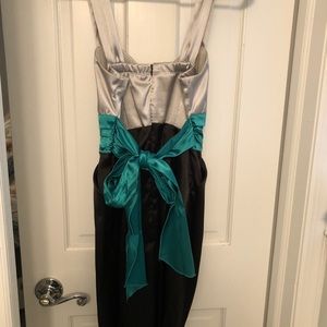 Dress with pockets and bow